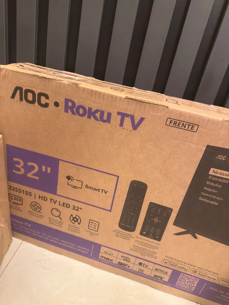 TV AOC 32 polegadas Lacrada 