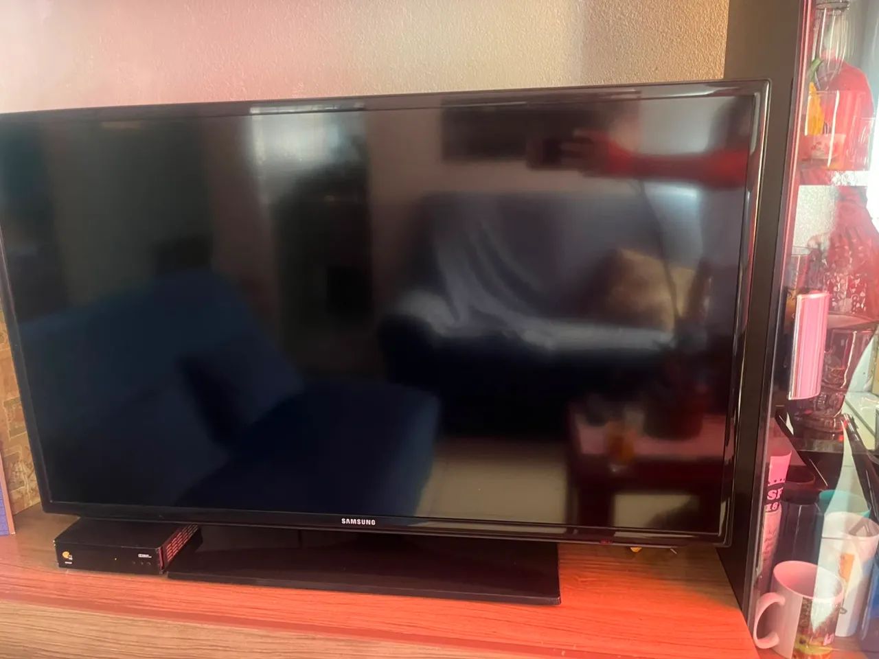 Vende-se TV semi usada 