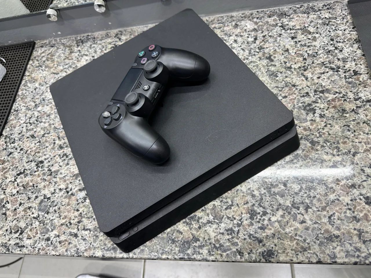 Ps4 slim 500gb - excelente estado  - Foto 4