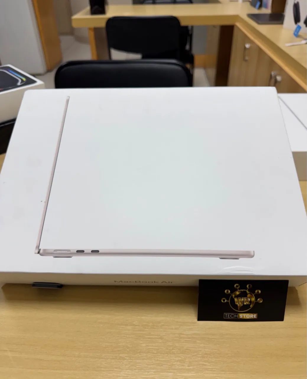 Air M5 Starlight  16/512gb 13?   