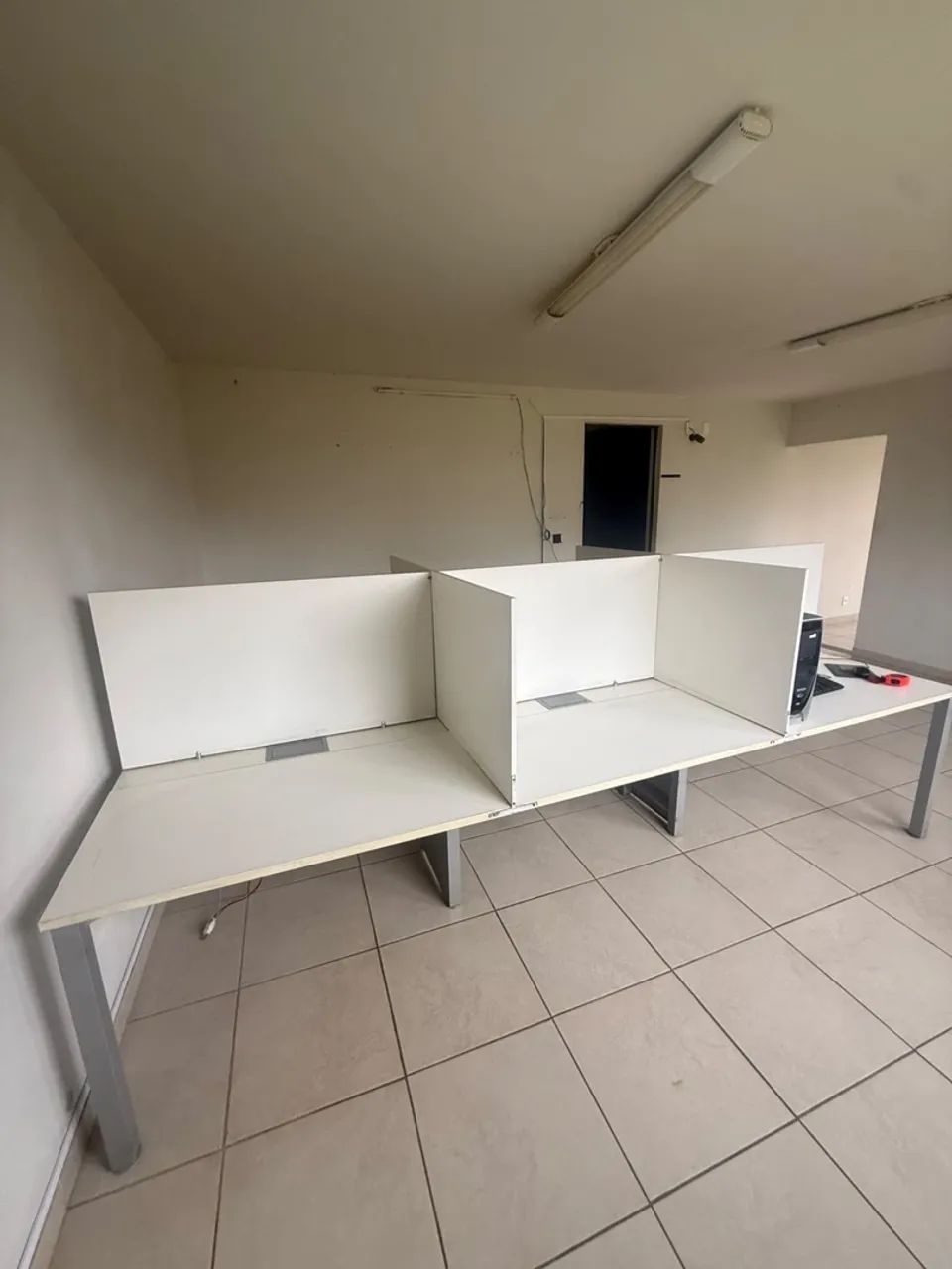 ESTAÇÃO COM 4 e com 6 LUGARES COM TOMADA IMBUTIDA  - Foto 3