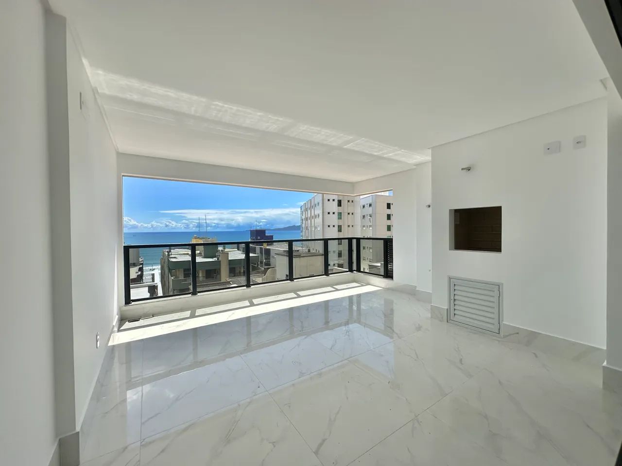 APARTAMENTO QUADRA MAR COM 04 SUÍTES NO CENTRO DE ITAPEMA - PADRÃO DALLO