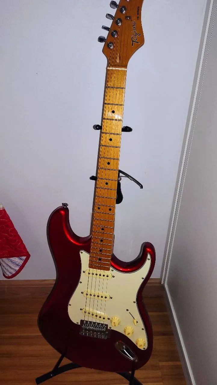 Guitarra Stratocaster Nova + Capa - Foto 2