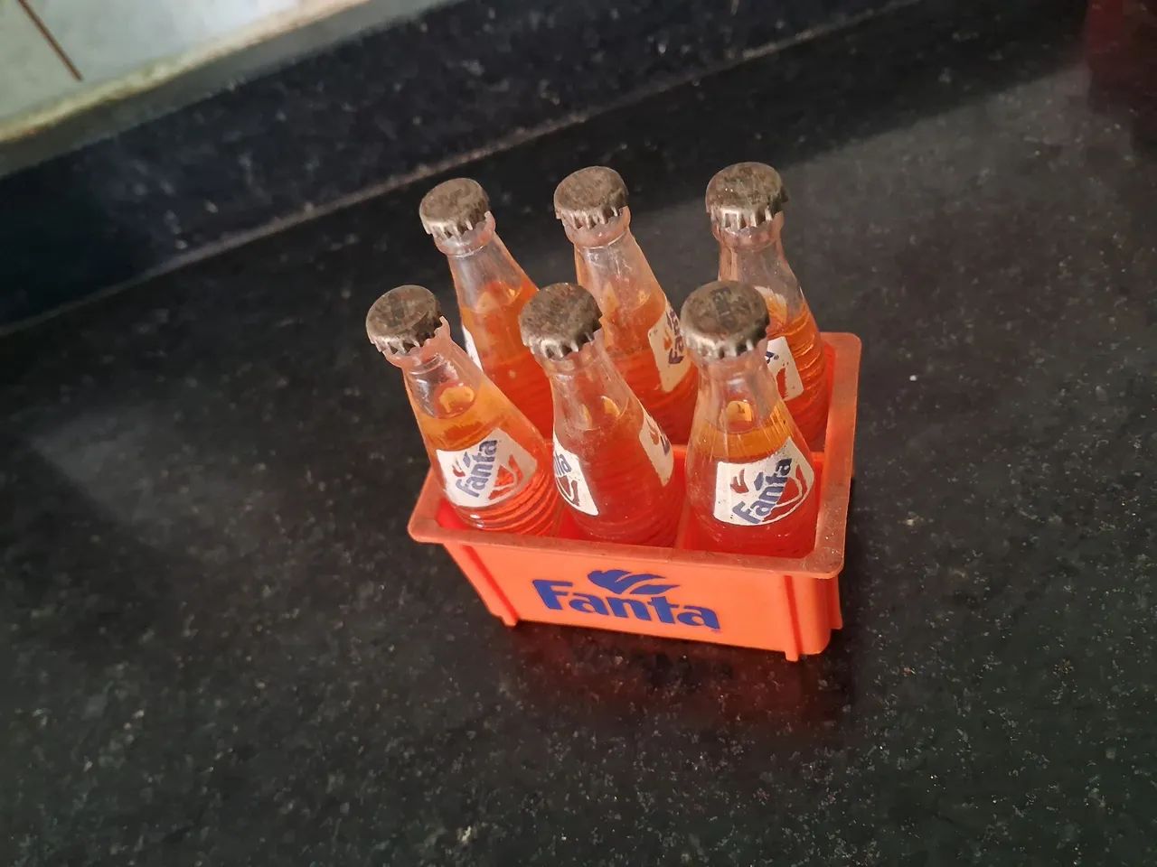 Miniaturas Coca cola e Fanta leia a descrição  - Foto 2