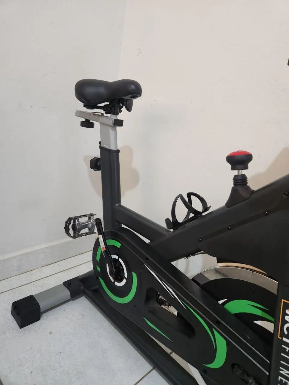 Bicicleta Ergométrica para Exercícios em Casa - Excelente Estado - Foto 4