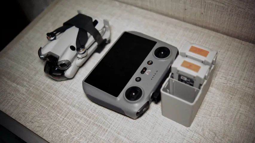 Drone mini4 com RC2 e 3 baterias - Foto 2