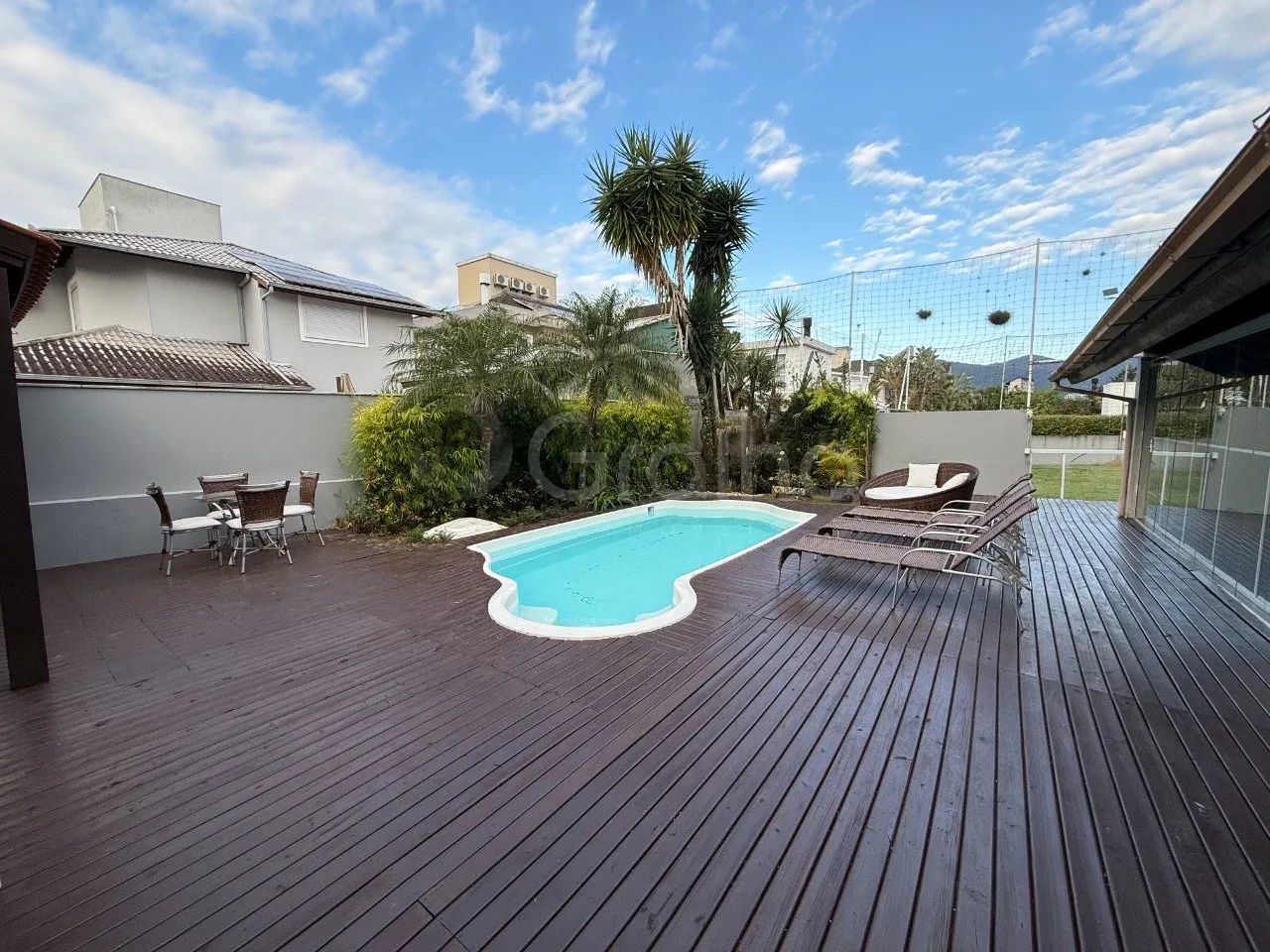 Casa de 370m² com 4 quartos sendo 3 suítes no Saco Grande - Foto 2