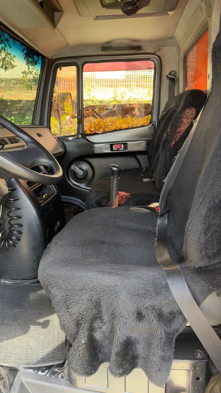 Oportunidade! Mercedes 710 plus  - Foto 5