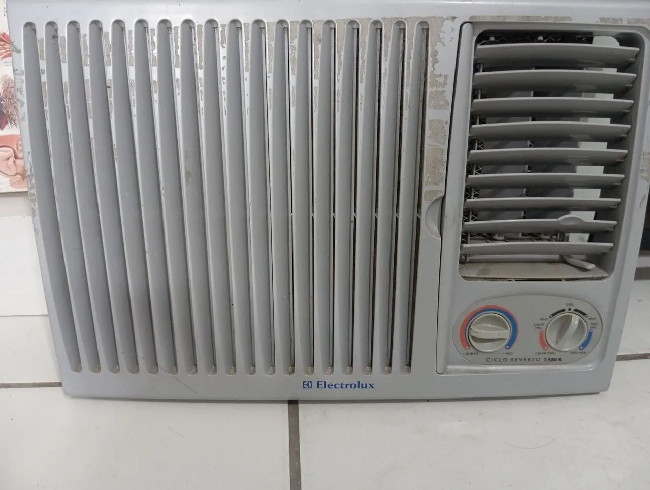 Ar condicionado em excelente estado de funcionamento 