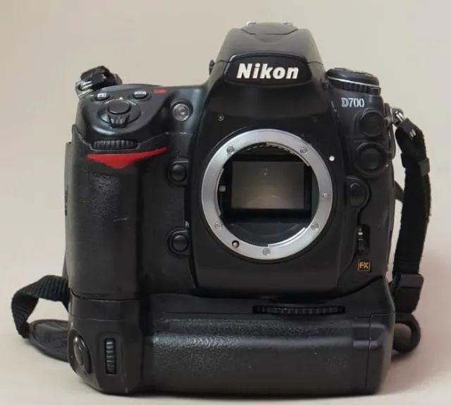 Nikon D700 + Vertical Grip