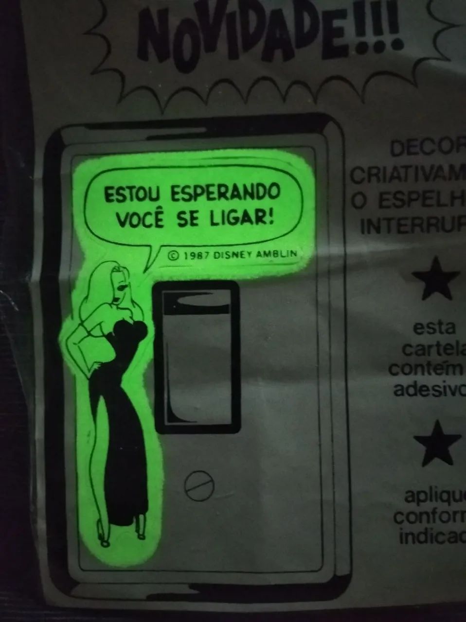 Roger Rabbit adesivo que brilha no escuro 