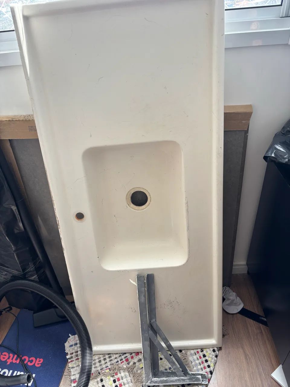 Used sink already with mounting bracket