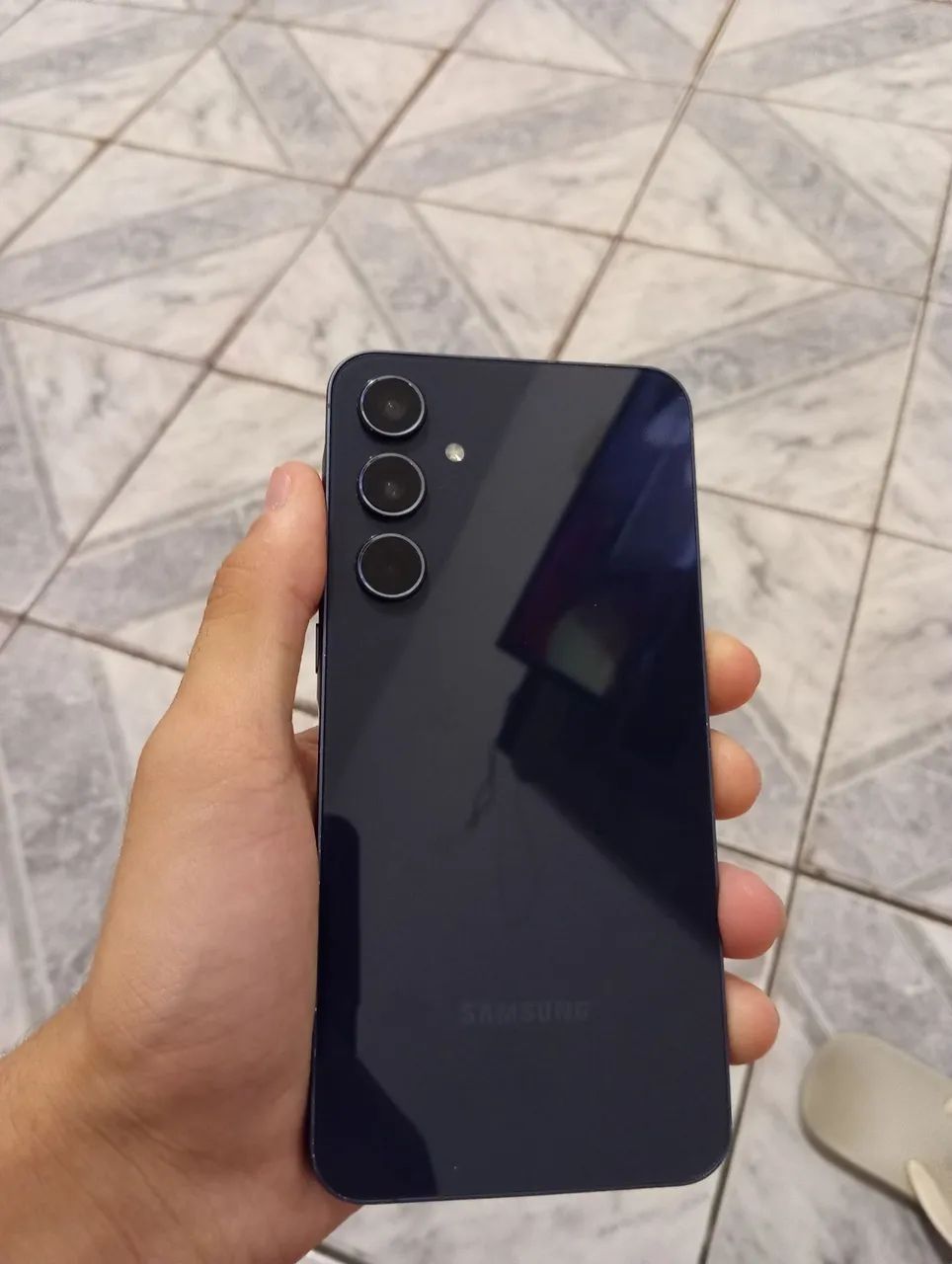 Vendo ou troco Meu A55 5g novo , por um celular mesmo nível ou notebook ou uma câmera 