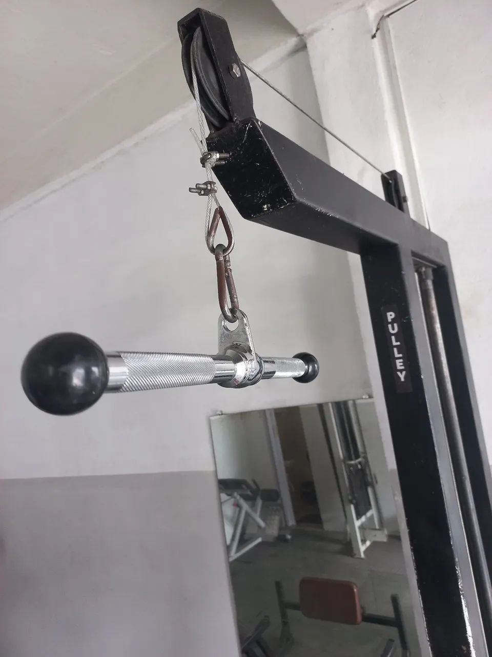 Barra reta maciça pra treino de bicps e tríceps 