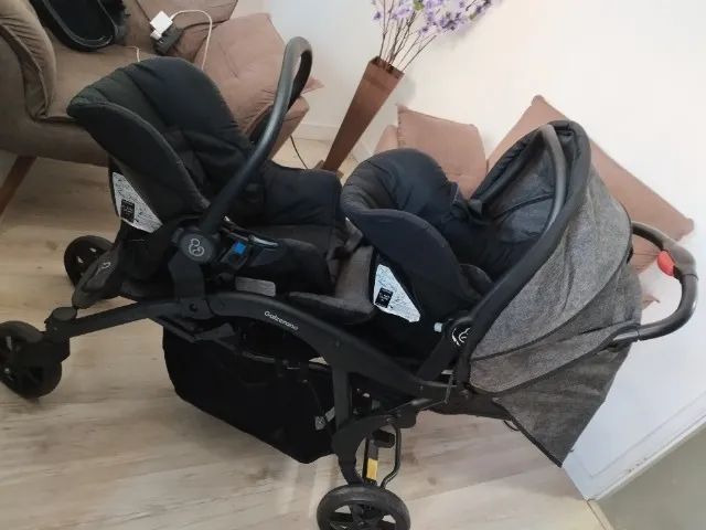 Vendo carrinho de bebê Gêmeos com bebê conforto  - Foto 2