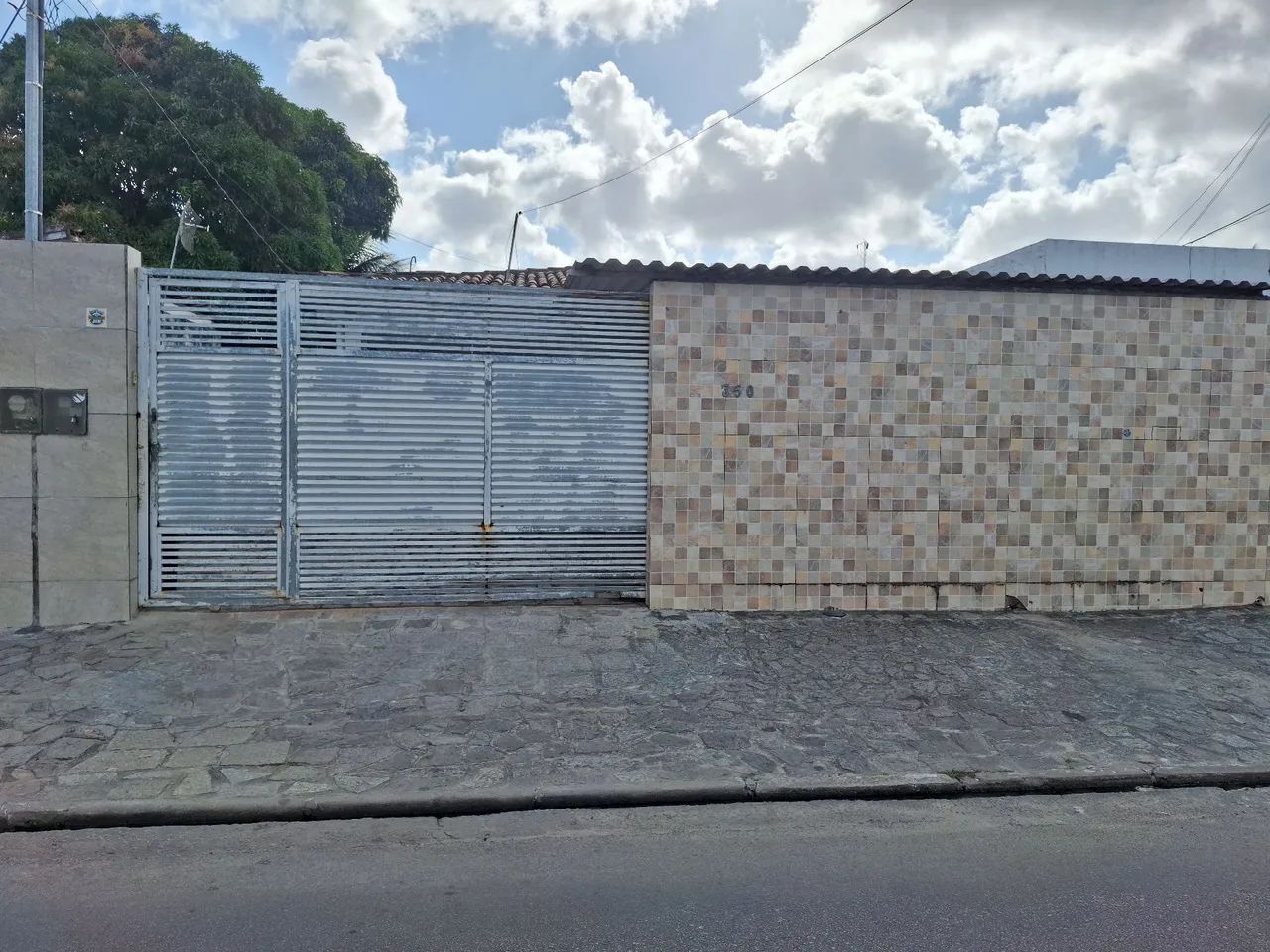 Casa com terreno 10x30 - Varjão