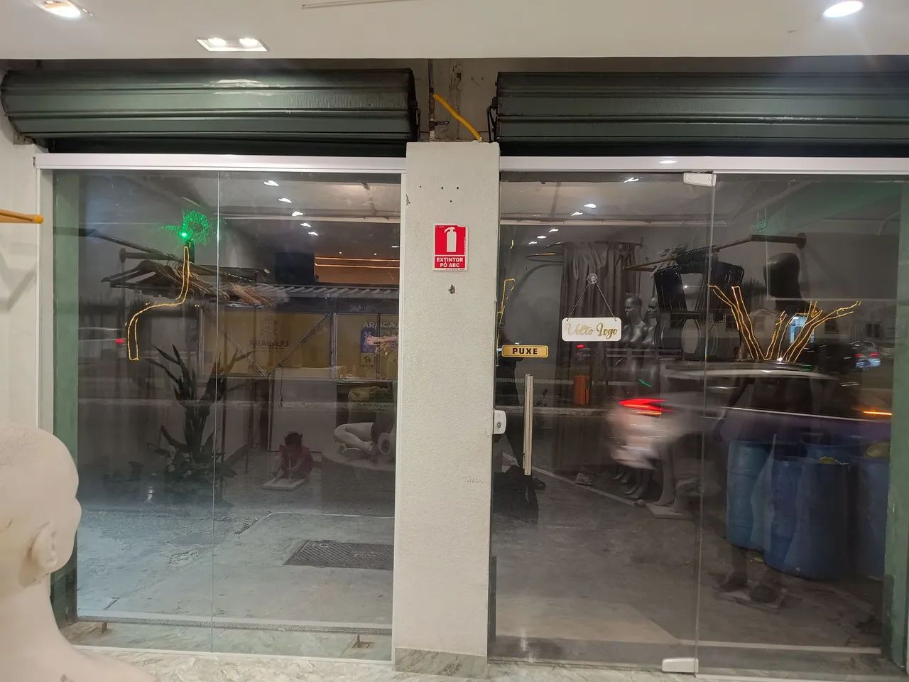 Porta e vitrine 