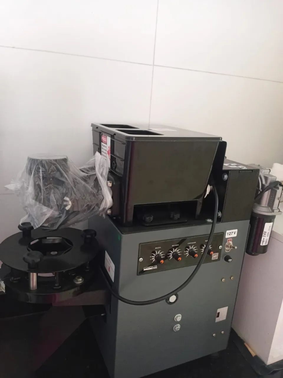 Máquina de Fazer Salgados Modeladora Compacta
