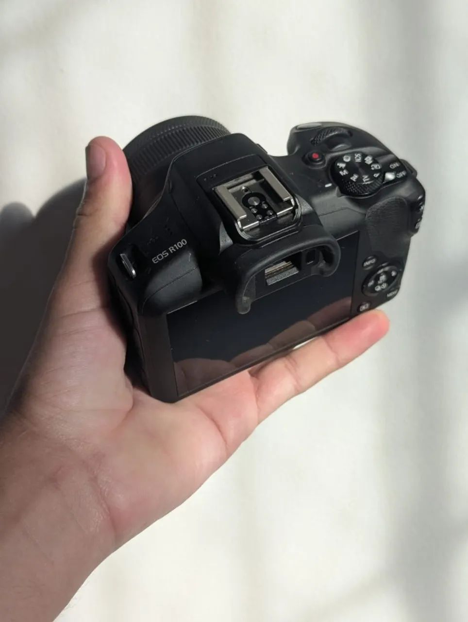 Camera Canon Eos R100 Kit 18-45mm - Foto 2