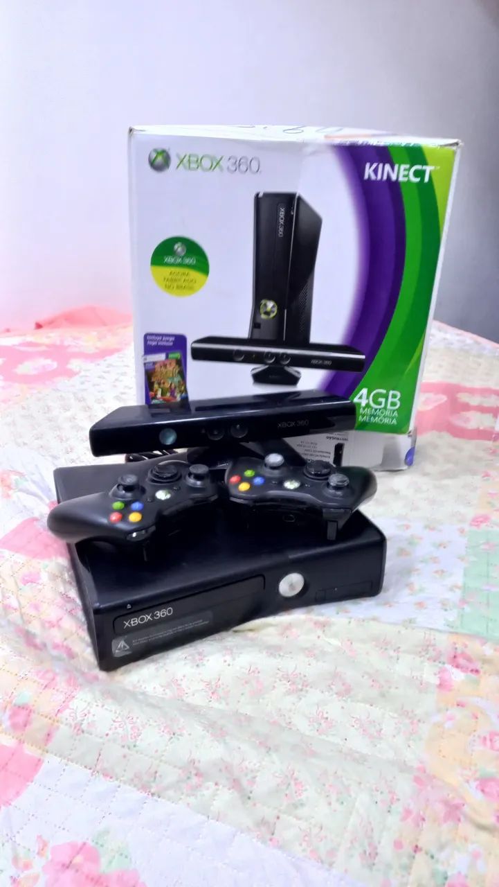Xbox360 slim + Kinect + 2 controles