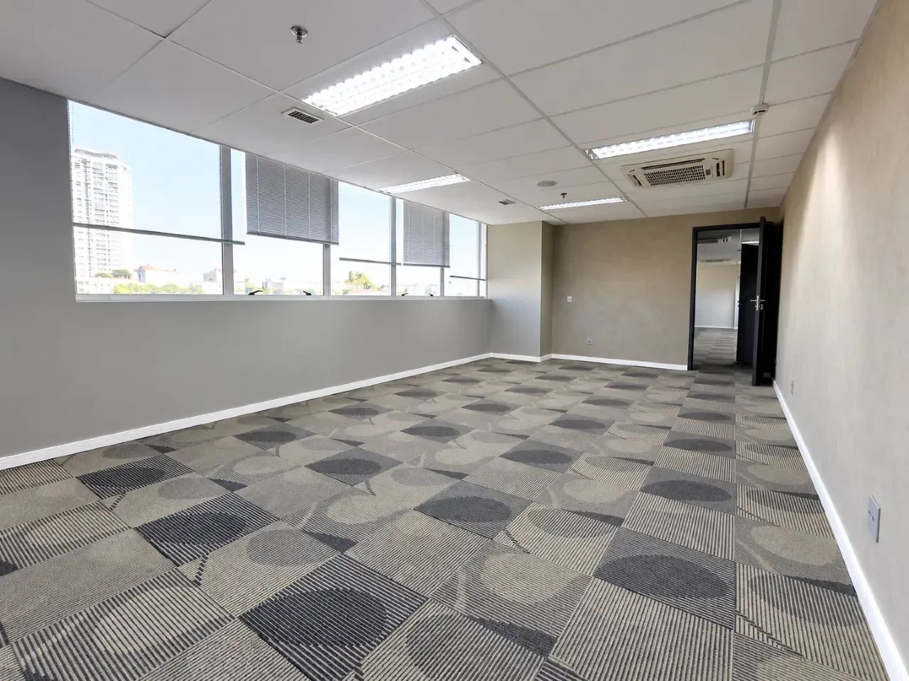 Sala Comercial para alugar no Edifício Century Tower no Santa Lúcia, em Belo Horizonte/MG. - Foto 5