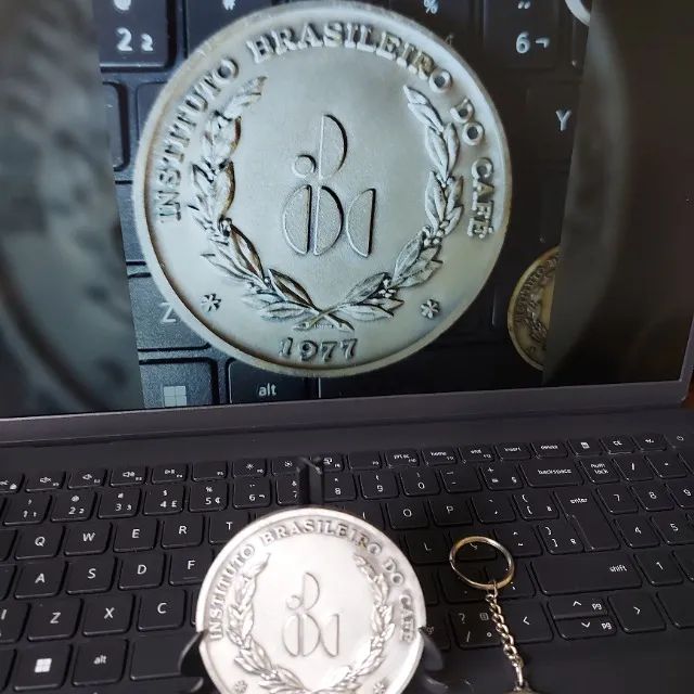 Medalha ref 250 anos do café e chaveiro - Foto 2