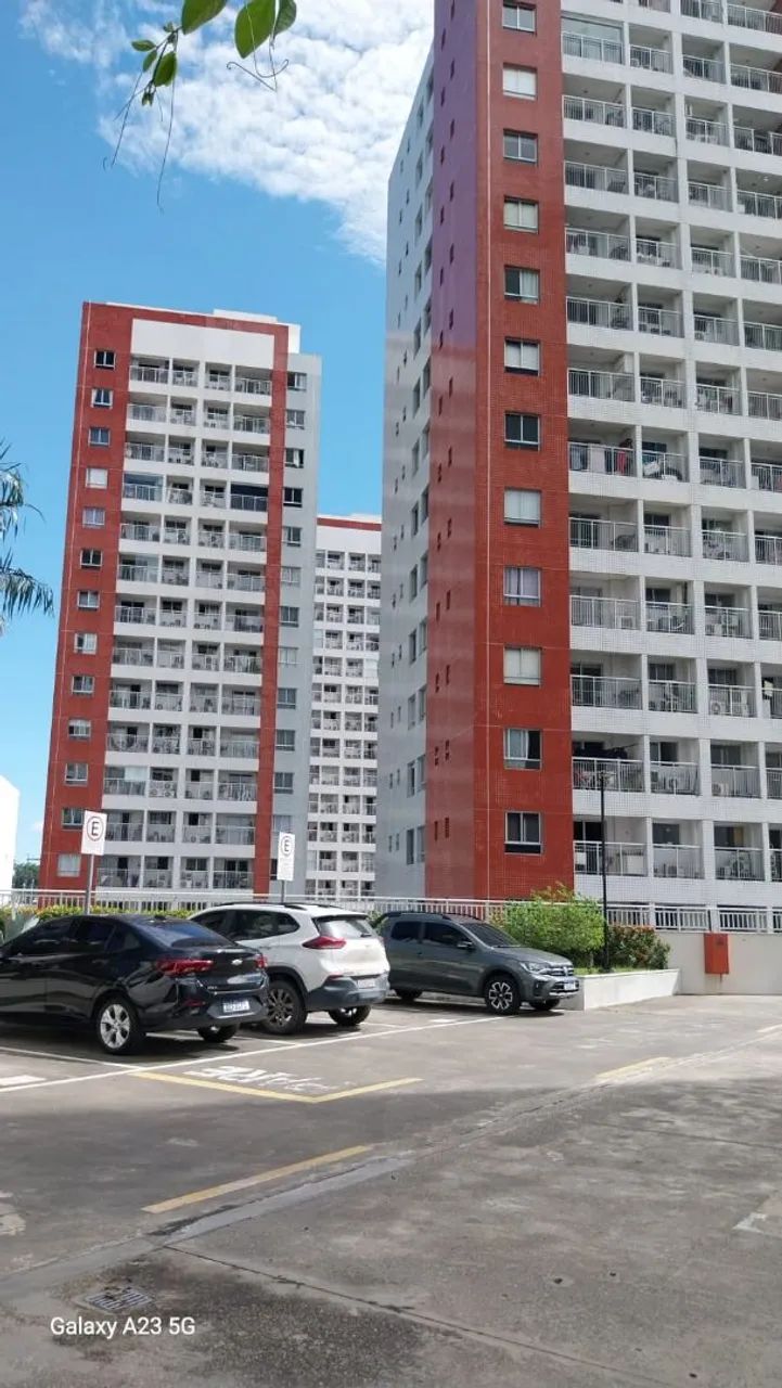 Apartamento com Suíte e Varanda 