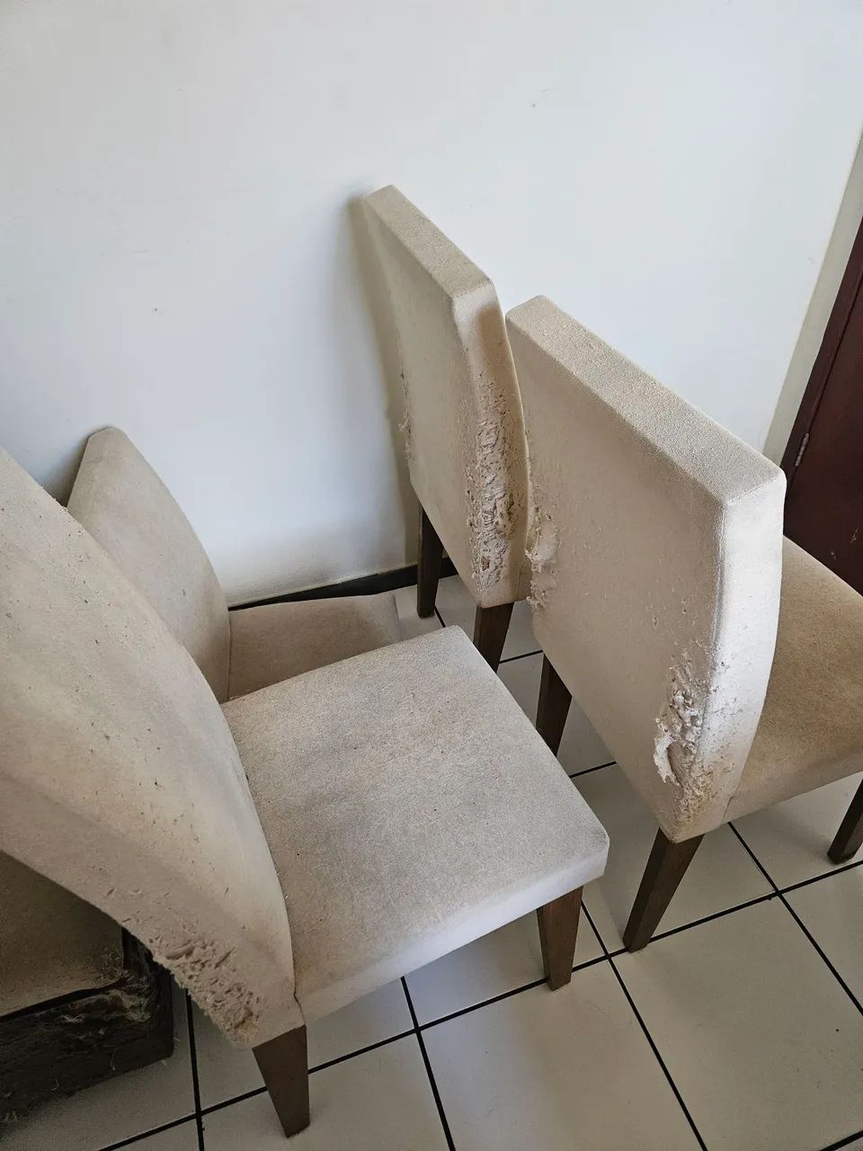 CONJUNTO DE 4 CADEIRAS DE JANTAR (PARA REFORMA) - Foto 5