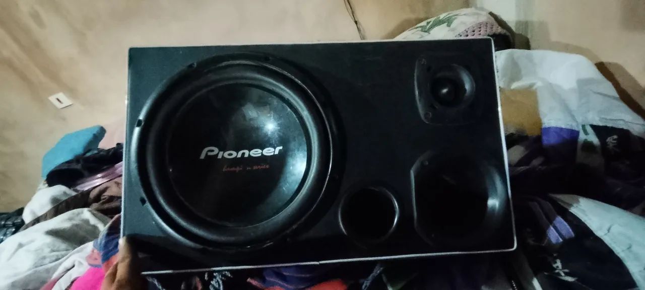 Vendo caixa trio nova