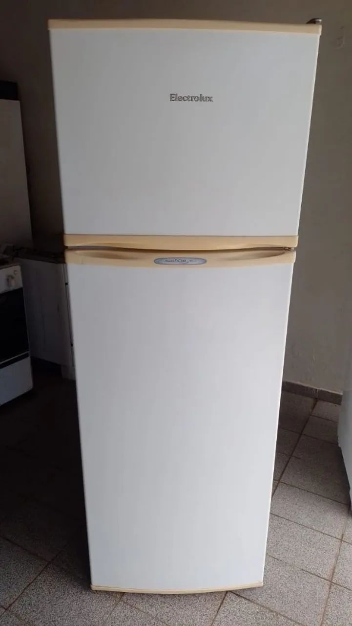 Geladeira Electrolux 360 litros Duplex funcionando perfeitamente  - Foto 5