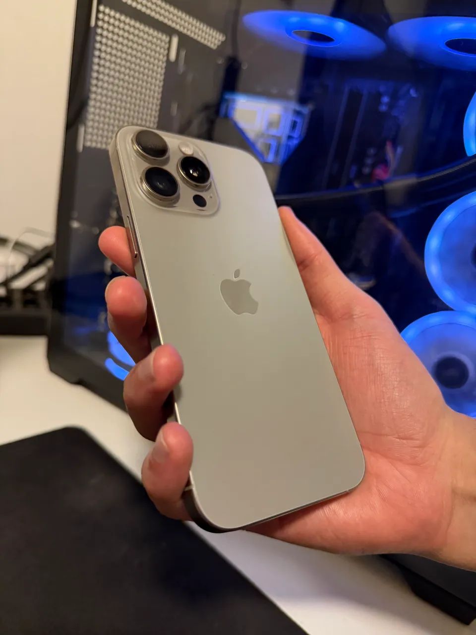 iPhone 16 Pro Max 256GB Titanium - Foto 2
