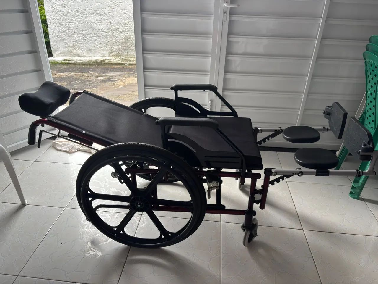 CADEIRA DE RODAS SEMI NOVA - Foto 5