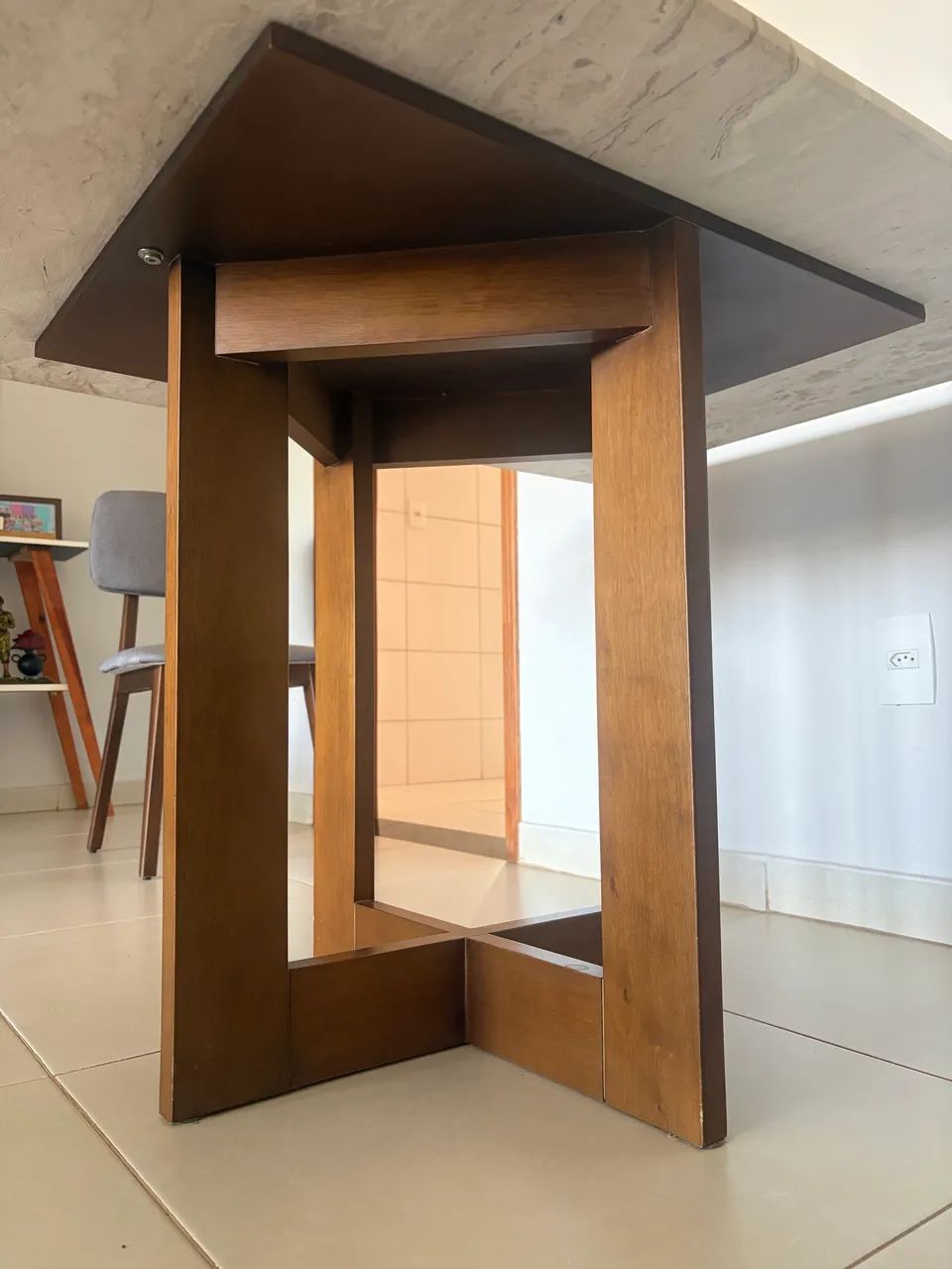 Mesa de mármore 1,2x0,9m com 4 cadeiras - Foto 4
