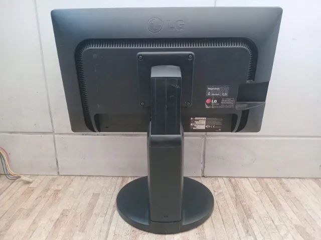 Monitor 20 Polegadas, funcionando perfeitamente, por apenas 280,00 - Foto 4