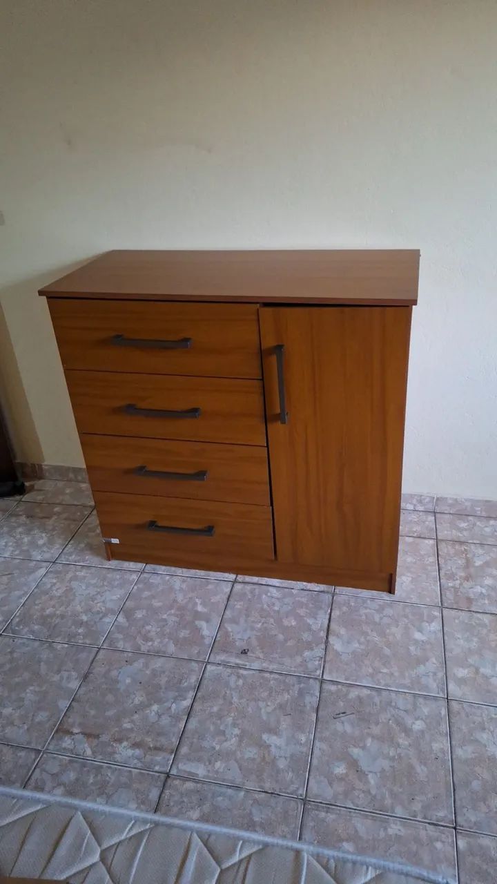 Vende-se cômoda para quarto 