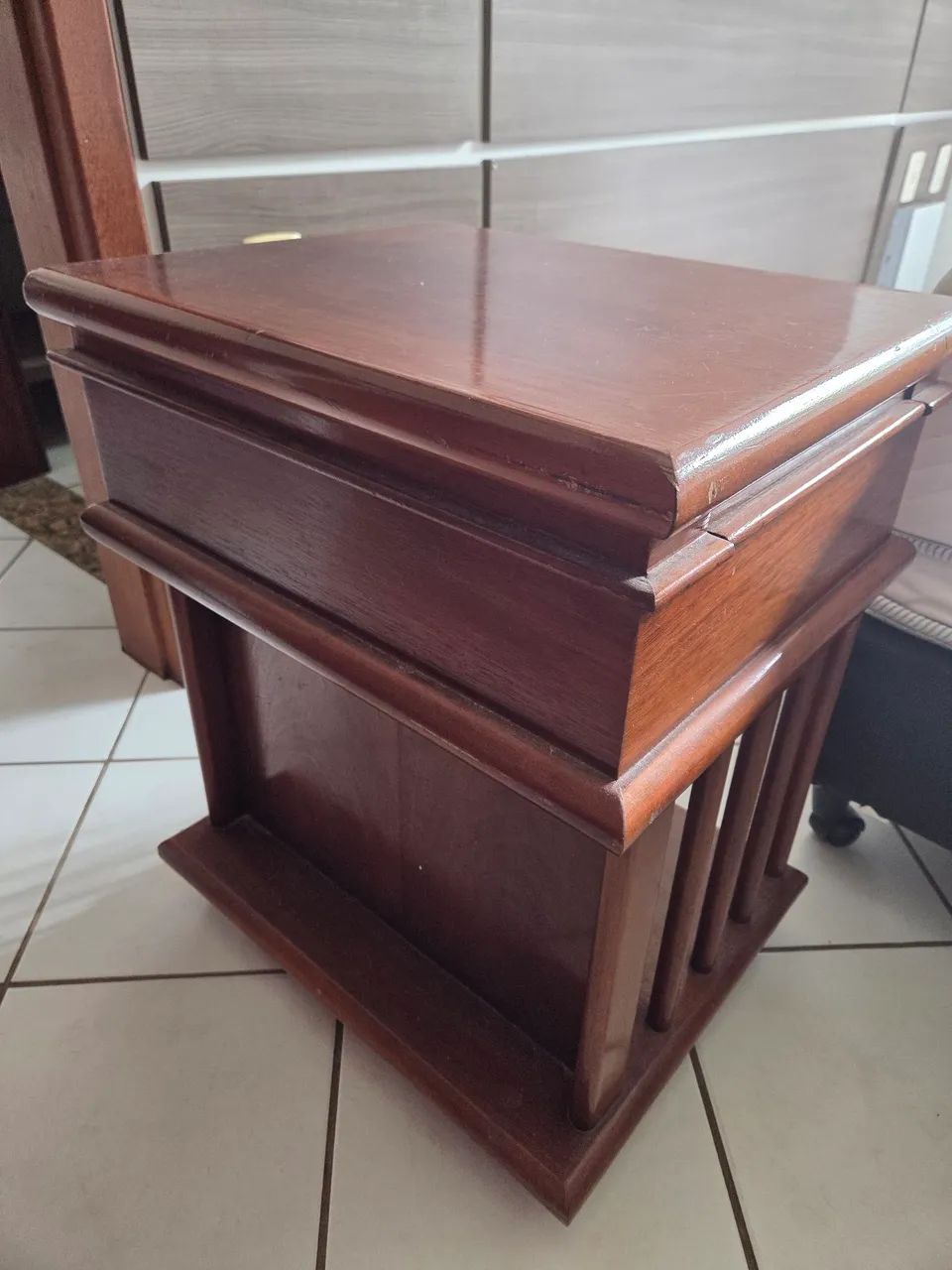 Mesa cabeceira Vintage madeira maciça de lei - Foto 3