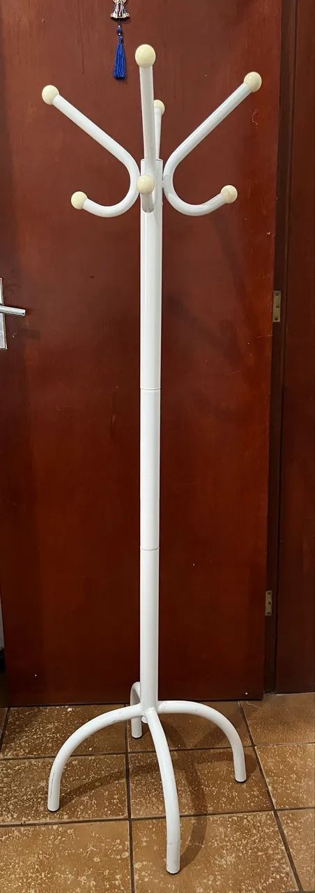Cabideiro de Chão em Metal Branco