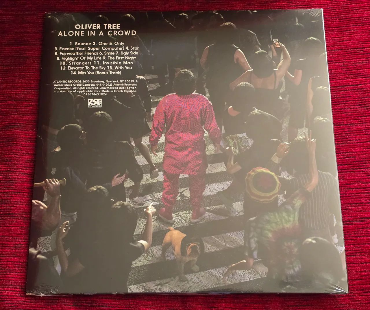 Oliver Tree - Alone In A Crowd LP Vermelho Exclusivo - Foto 2