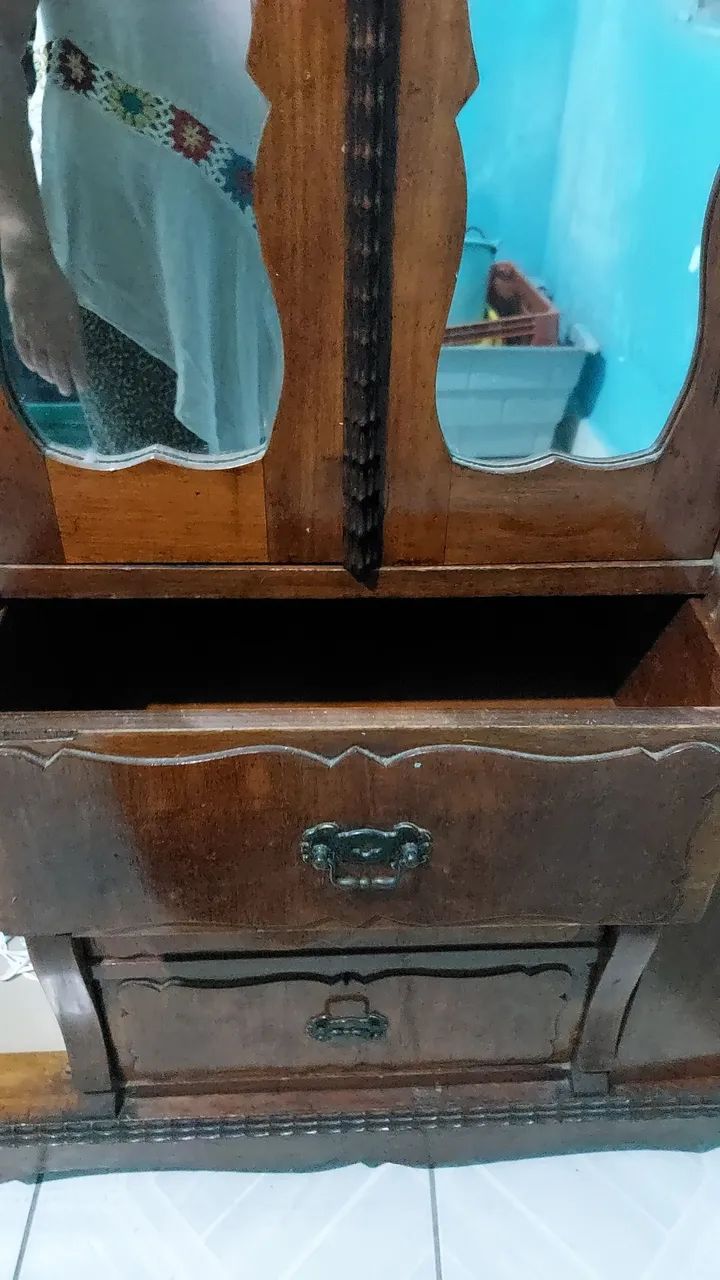 Guarda roupa antigo super conservado. - Foto 2