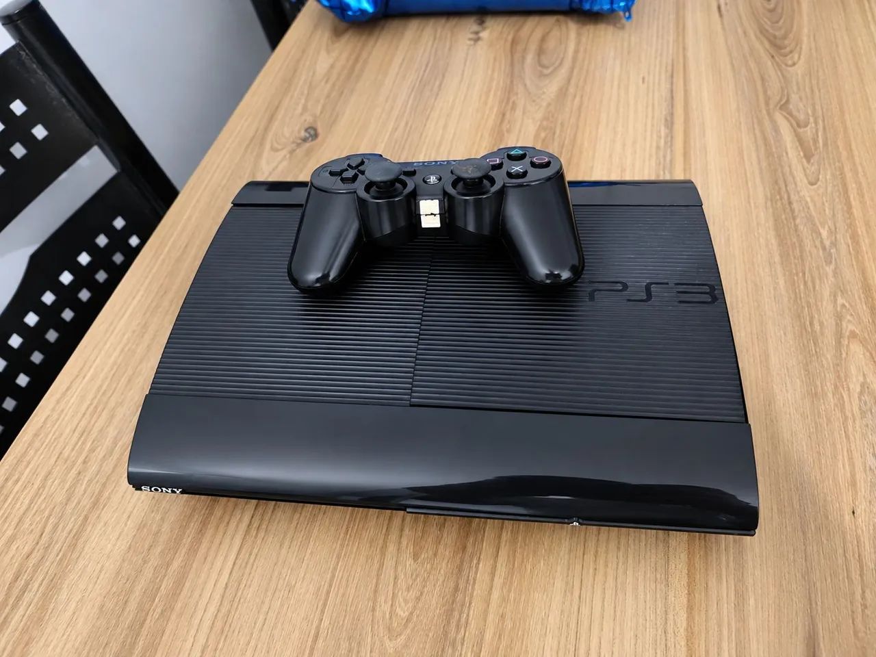 PS3 desbloqueado com controle original