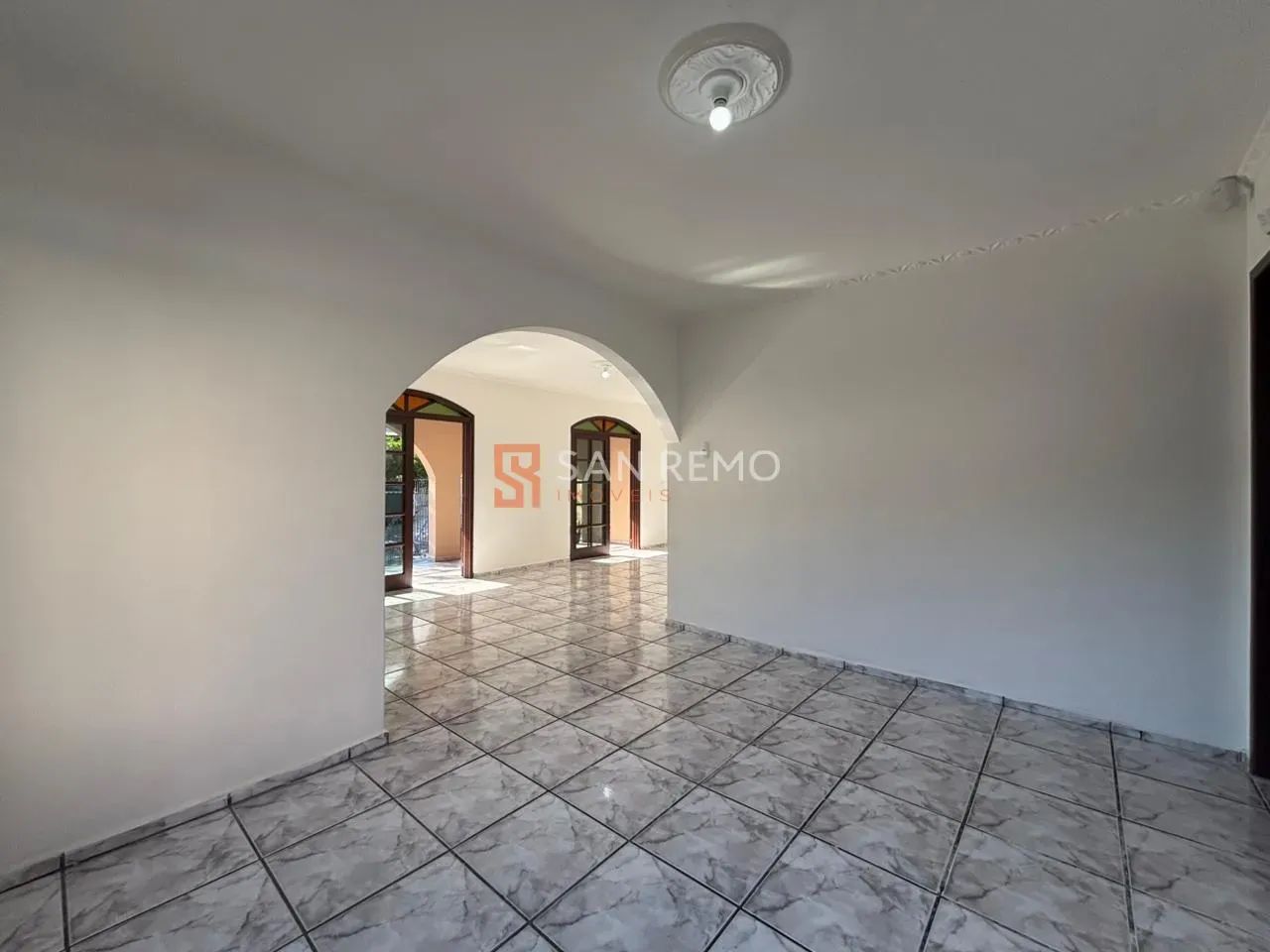 Trindade | Casa 3 quartos, sendo 1 suite