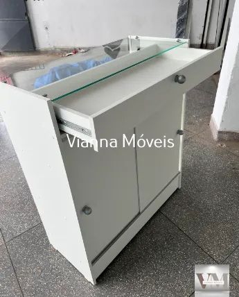 Balcão Vitrine com Vidro Superior, Gaveta e Portas - MDF Branco - Foto 3
