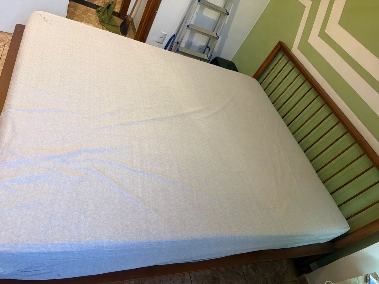 Base de cama madeira com colchão Quenn - Foto 2