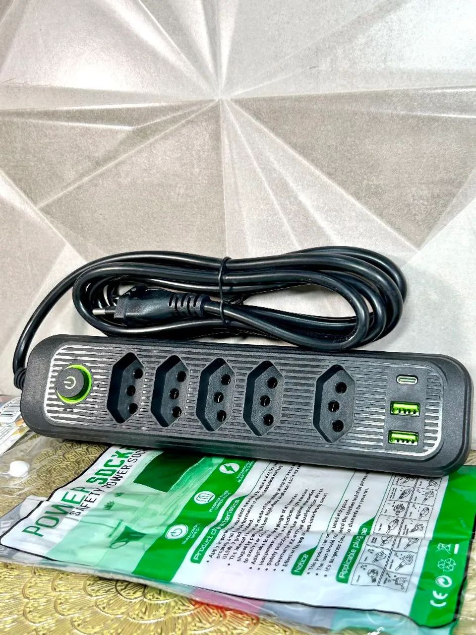 Extensão Régua Bivolt 5 Tomadas com USB
