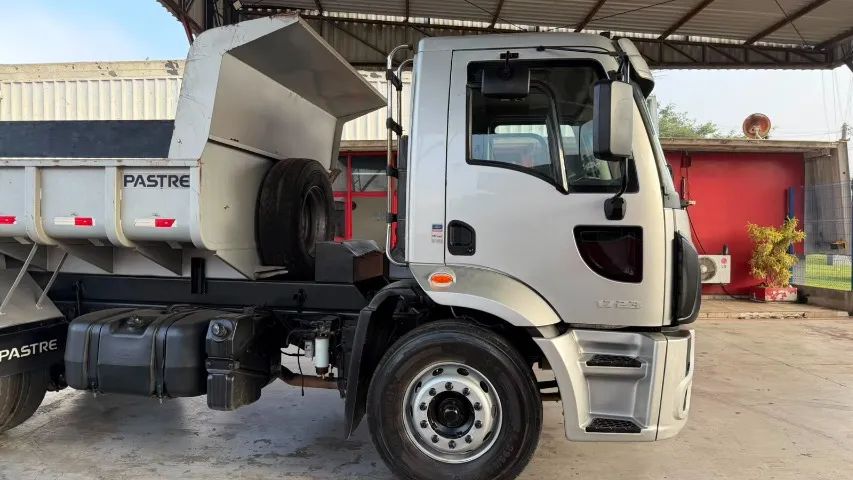 Cargo 1723 Basculante - Foto 4