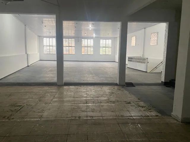 Salão 165m com cozinha e 2 banheiros 