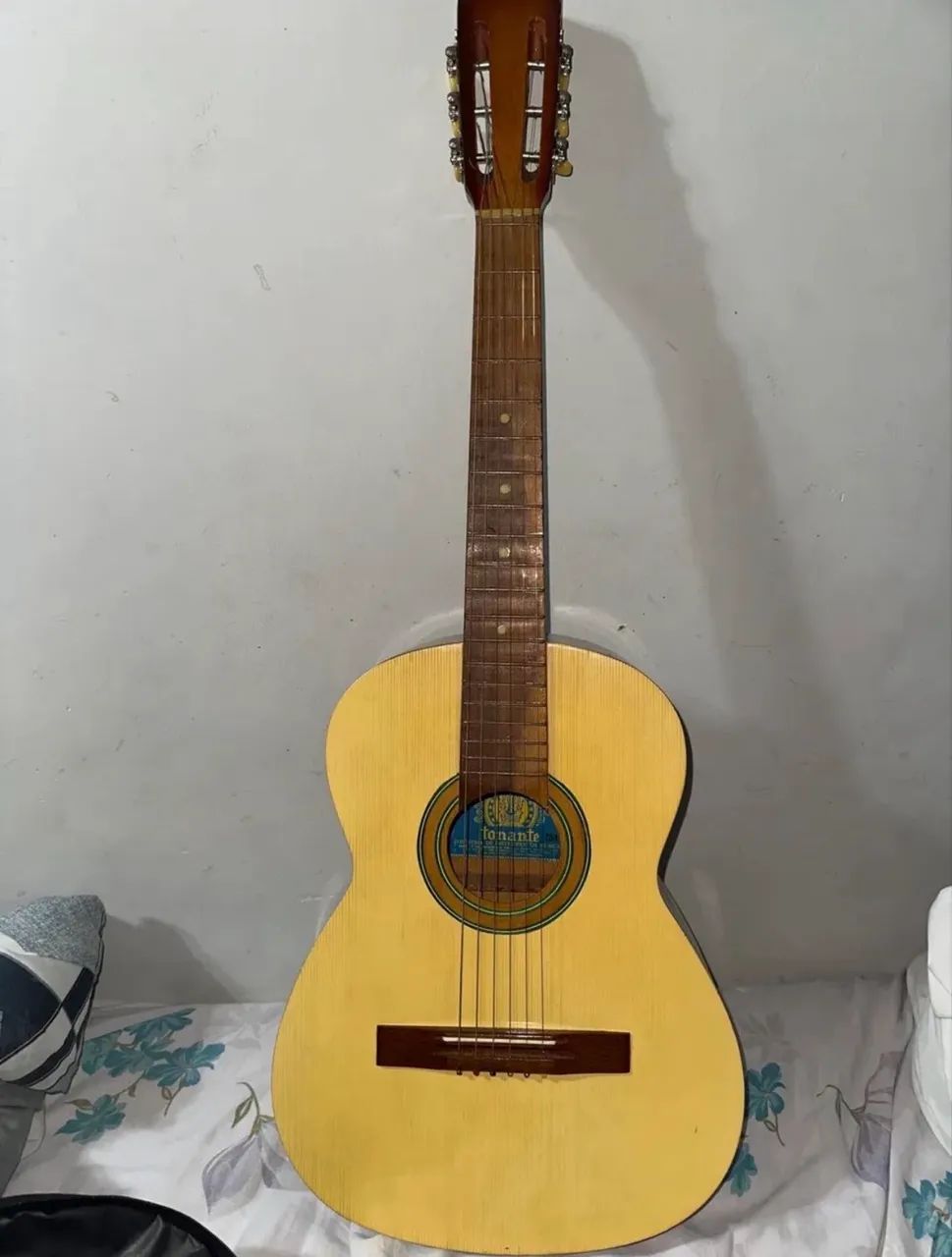 Violão tonante em perfeito estado