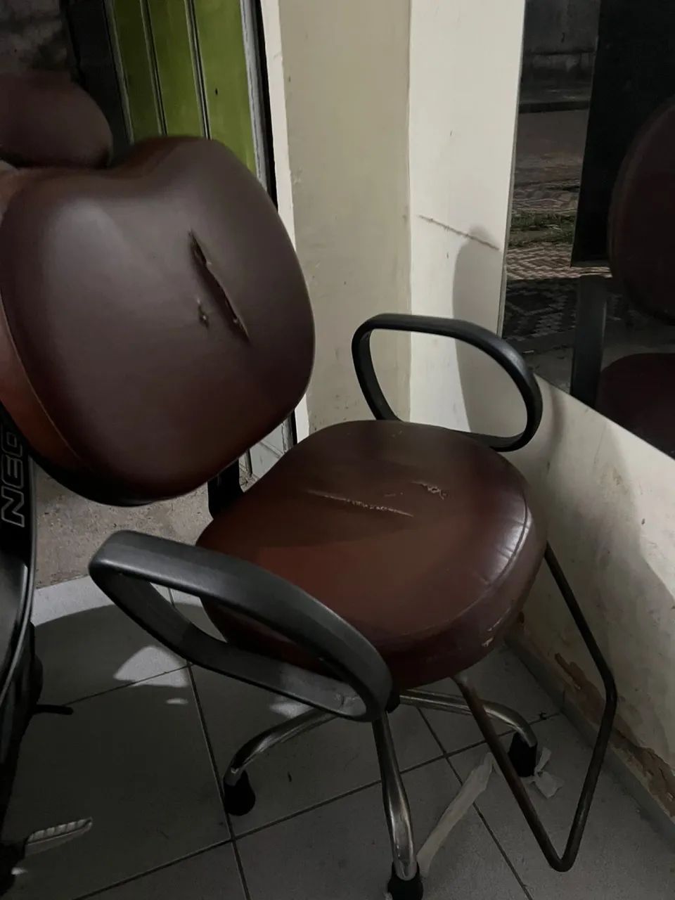 Vendo 2 cadeiras de barbeiro