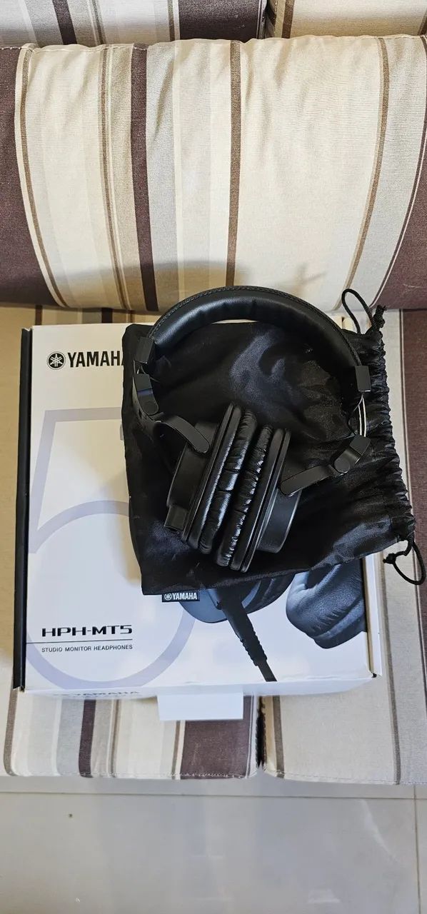 Fone Estúdio Yamaha HPH-MT5 preto - FANTÁSTICO 