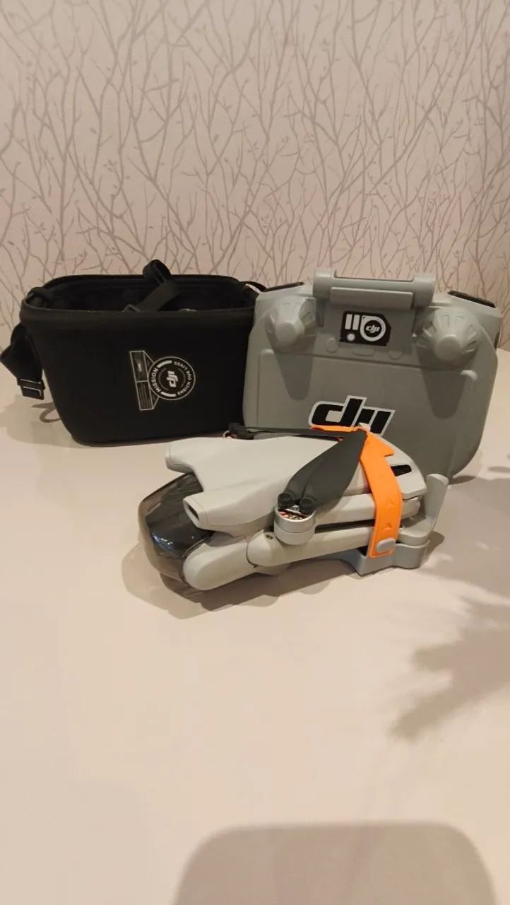 DJI mini 3 RC com Tela - kit com 2 baterias, case, protetor do controle, hélices reservas  - Foto 5